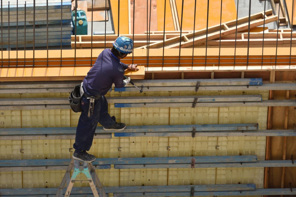 建設業のヒヤリハット事例と対策方法35選｜ヒヤリハット報告書作成の目的も解説